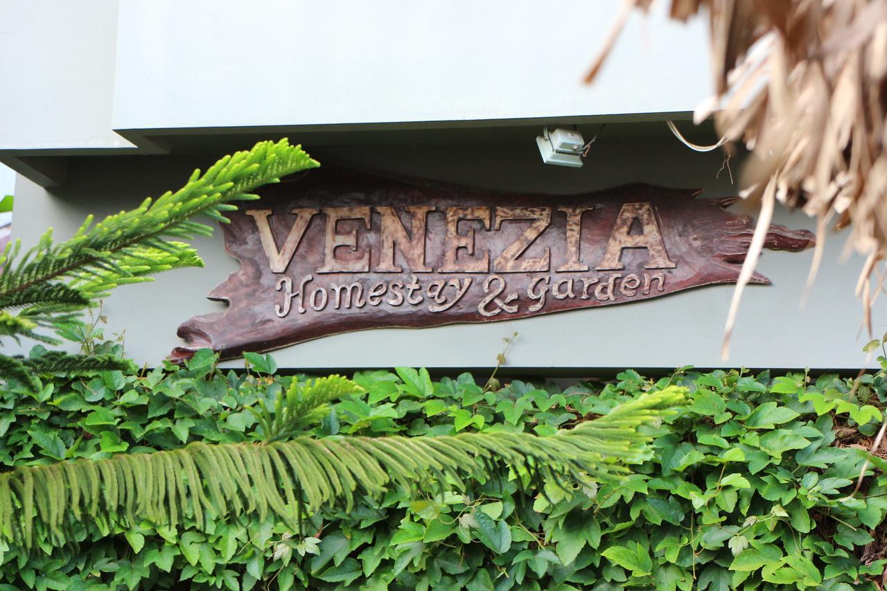 Venezia Homestay And Garden ยอกยาการ์ตา ภายนอก รูปภาพ
