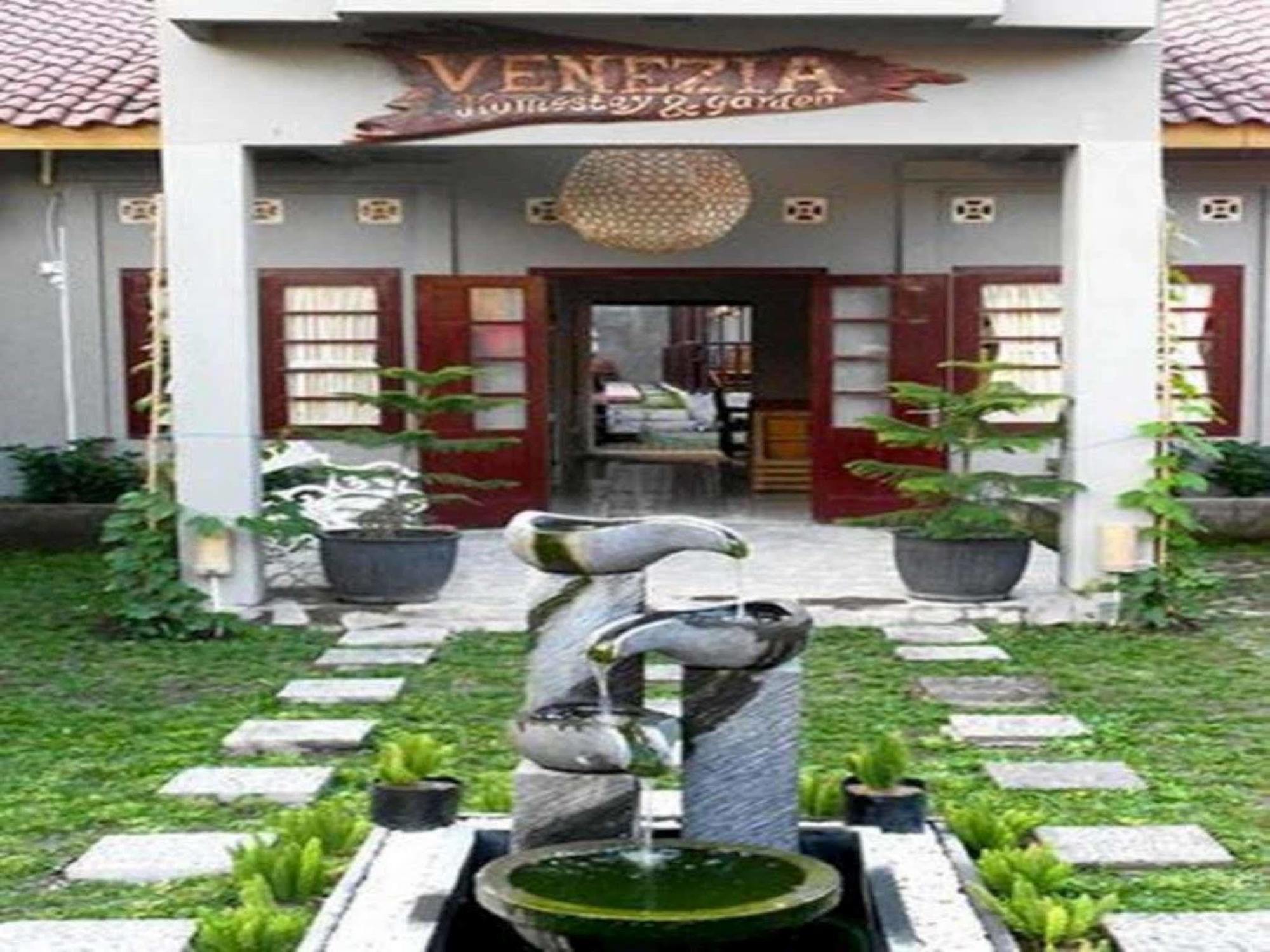 Venezia Homestay And Garden ยอกยาการ์ตา ภายนอก รูปภาพ